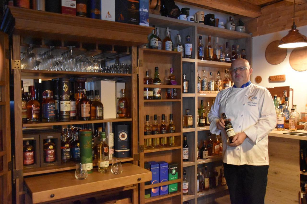 Rhoenblick Landhotel - Restaurant - Countrypub Petersberg  Zewnętrze zdjęcie